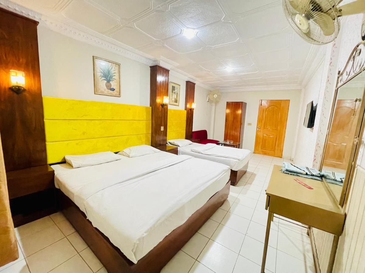 Hotel New Mid City Multan Exterior photo