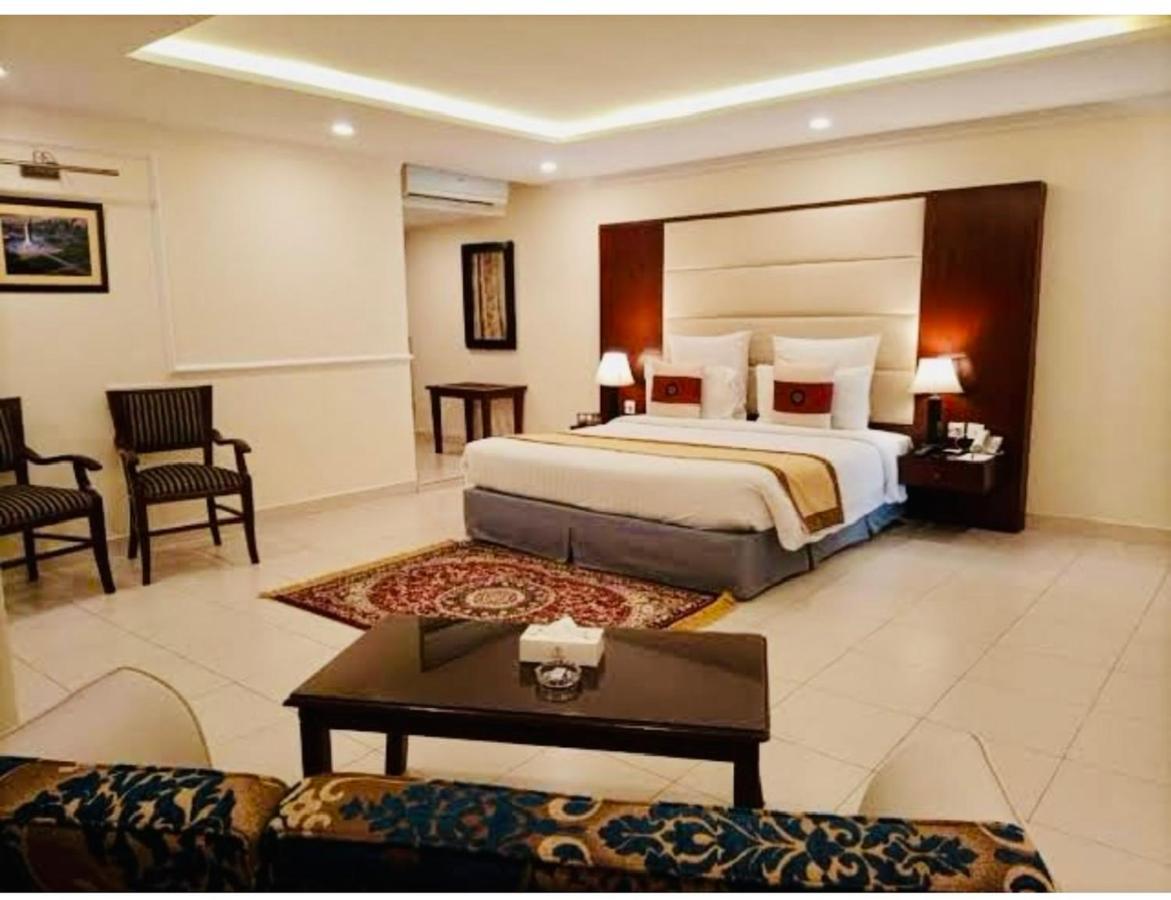 Hotel New Mid City Multan Exterior photo